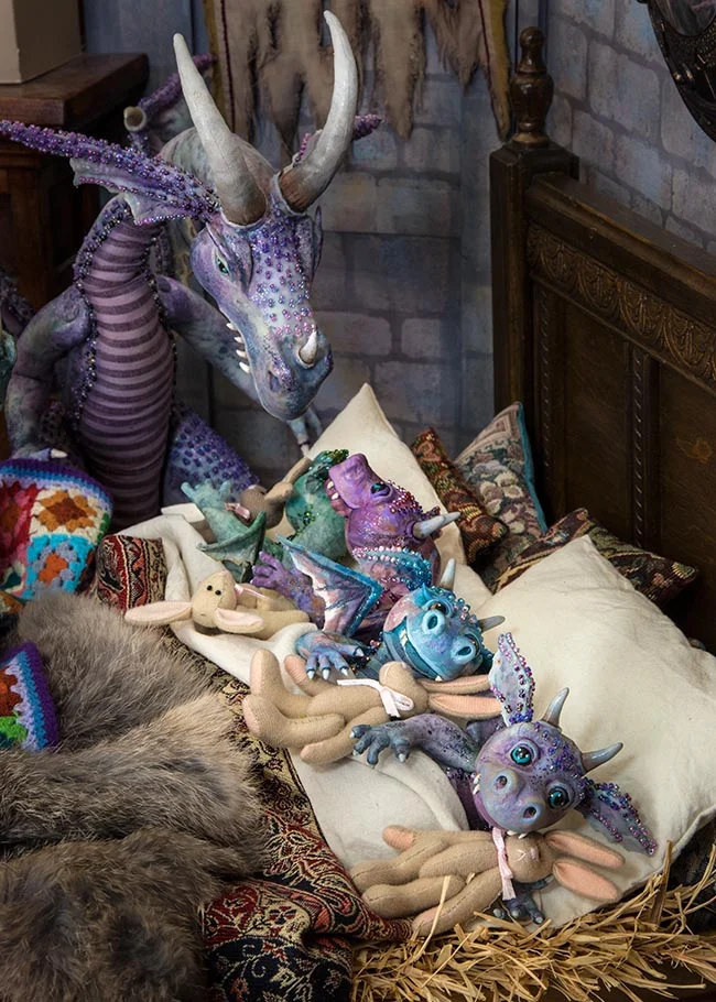 Martha Boers’ Ball-Jointed Dragons Settle In for a Bedtime Scene
