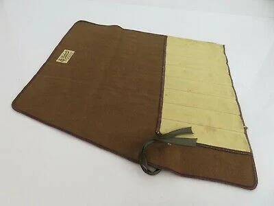  storage roll pouch with individual fabric pockets