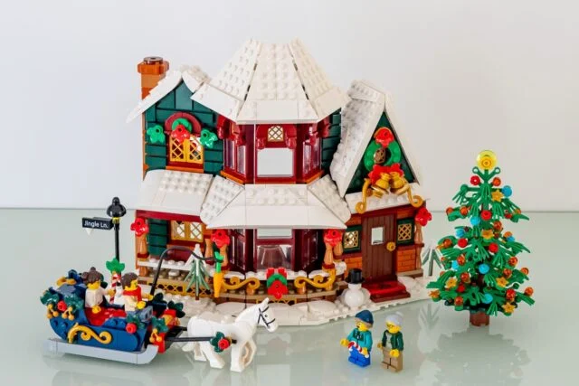 LEGO Icons 11387 Holiday House Review: Winter Village 2026 Set