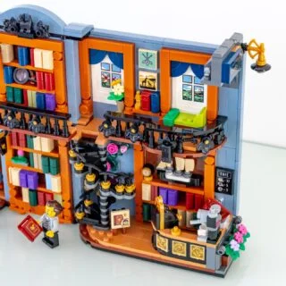 Review LEGO Icons 11379 Bookshop: Book Nook